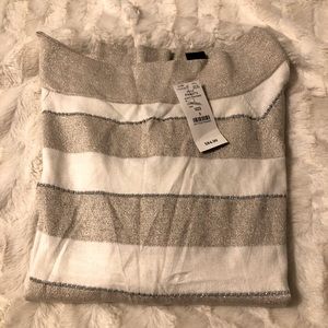 White House Black M top✨